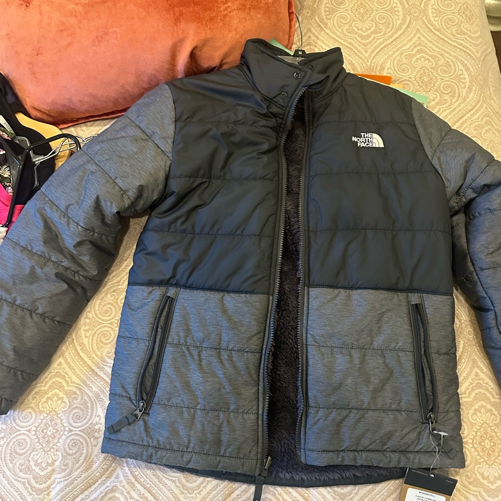 new w/ tags North Face Black & Gray Quilted Insulated Jacket.  removable hood.